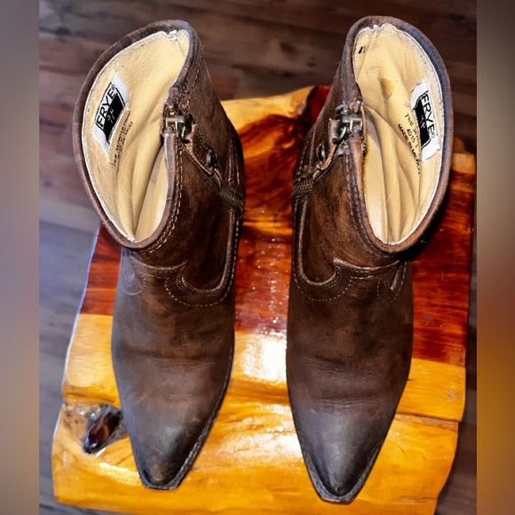 Frye Sacha Chelsea Low Bootie 7.5 - Picture 2 of 8